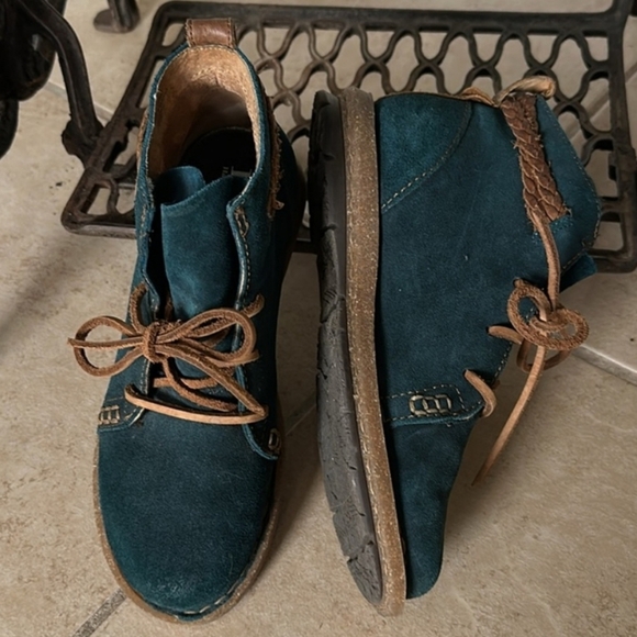 Born Temple II Boot Women's 9 Turquoise Lace Up Suede Short Heel Bootie - Picture 3 of 7